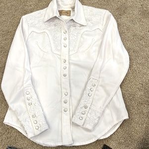 Sculls Ladies XS White Pearl Snap Western shirt.  Worn once.